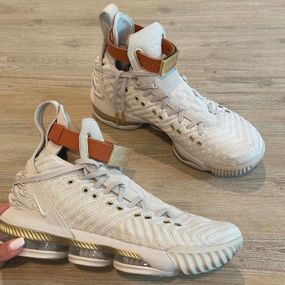 LeBron James Women’s Basketball Shoes.